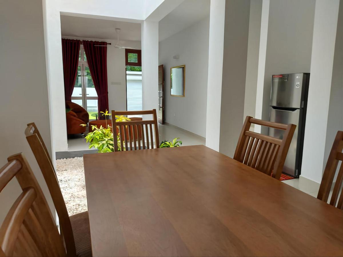 Oesis - Stylish Villa Steps From Historic Galle Fort מראה חיצוני תמונה
